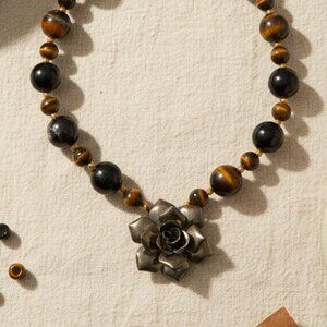 🖤 Patina Metal Flower Pendant & Black Gemstone Necklace - High Quality Piece